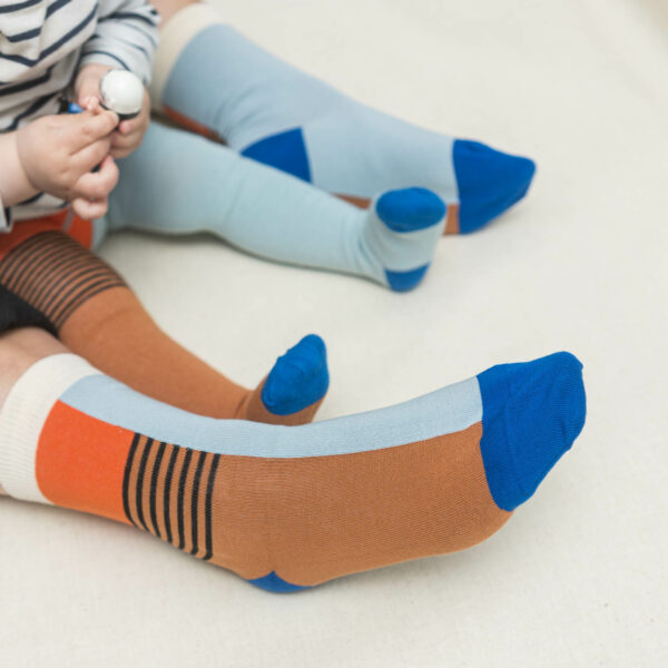 Baby-und Kinderstrumpfhose halb/halb rust – Bild 4