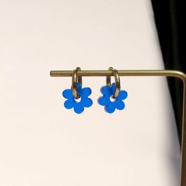 niemalsmehrohne Ohrringe 'Royalblau Flower Edelstahl Hoops'